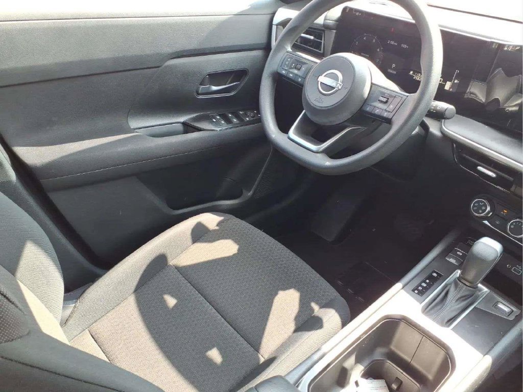 Used 2025 Nissan Kicks S FWD image 19