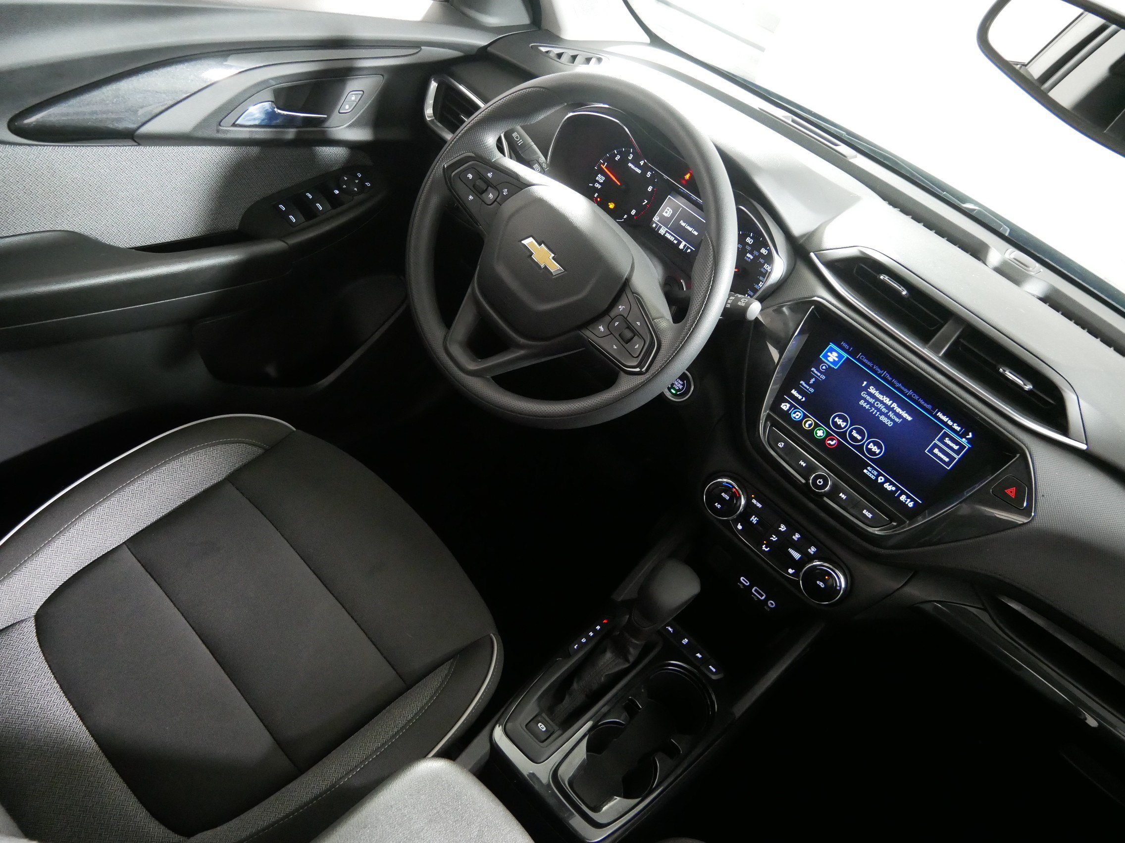 Used 2023 Chevrolet TrailBlazer LT w/ Convenience Package AWD/4WD image 9