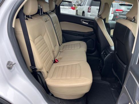 Used 2019 Ford Edge SEL w/ Equipment Group 201A AWD/4WD image 17