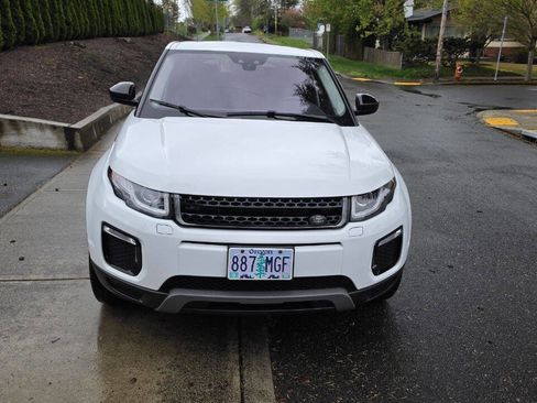 Used 2019 Land Rover Range Rover Evoque SE Premium image 2