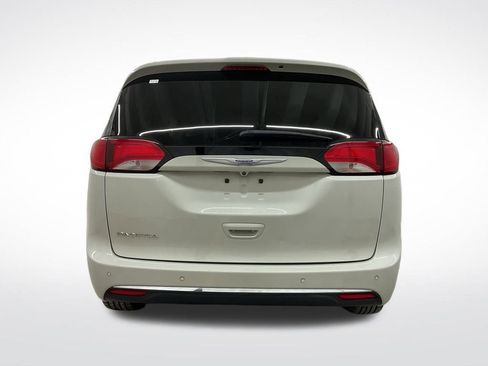 Used 2019 Chrysler Pacifica Touring Plus w/ Advanced Safetytec Group image 23