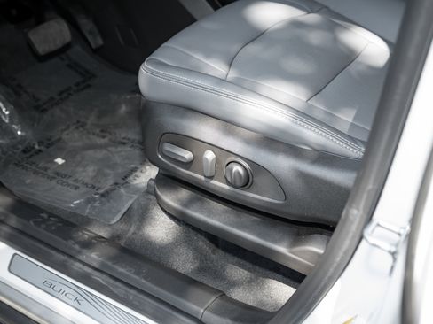 Used 2023 Buick Enclave Essence w/ LPO, Touring Package image 20