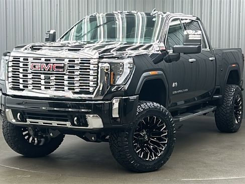 Used 2025 GMC Sierra 3500 Denali image 1