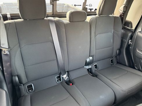 Used 2022 Jeep Gladiator Sport image 16