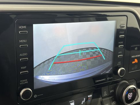 Used 2022 Toyota Highlander XLE image 32