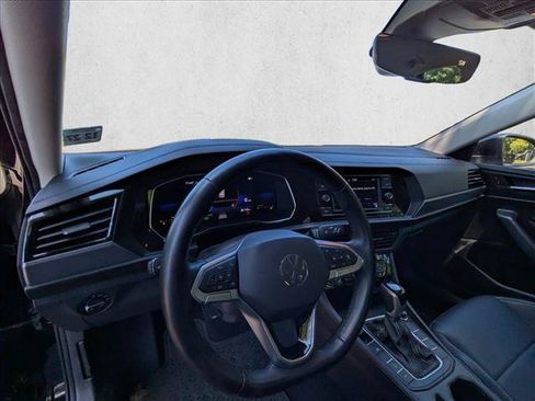 Used 2023 Volkswagen Jetta SE w/ Panoramic Sunroof Package FWD image 10
