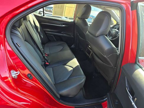 Used 2024 Toyota Camry SE image 12