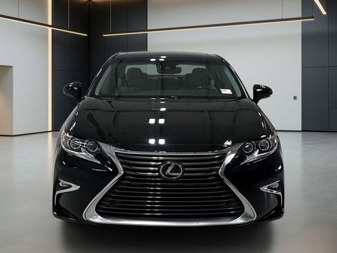 Used 2018 Lexus ES 350 w/ Luxury Package w/Wood Trim FWD image 9