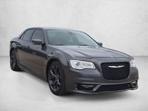 Used 2022 Chrysler 300 Touring L RWD image 3