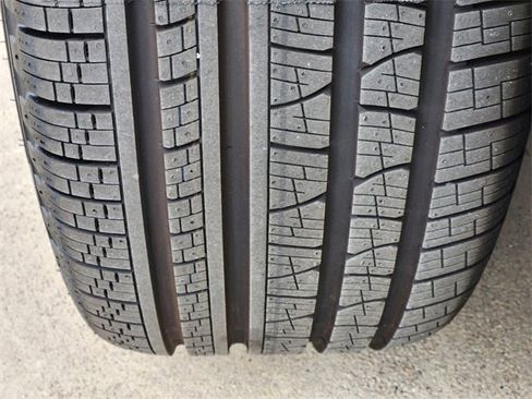 Used 2025 Volvo XC90 T8 Plus w/ Protection Package Premier image 14