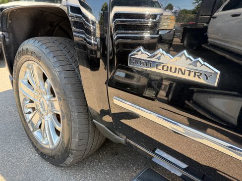 Used 2017 Chevrolet Silverado 1500 High Country AWD/4WD image 22