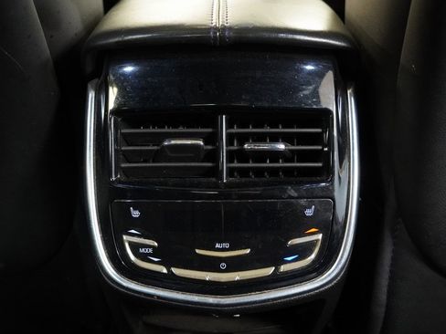 Used 2014 Cadillac XTS Platinum image 32