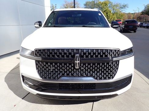 New 2025 Lincoln Navigator Reserve image 32