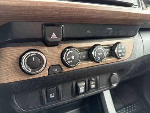 Used 2019 Toyota Tacoma SR5 image 21