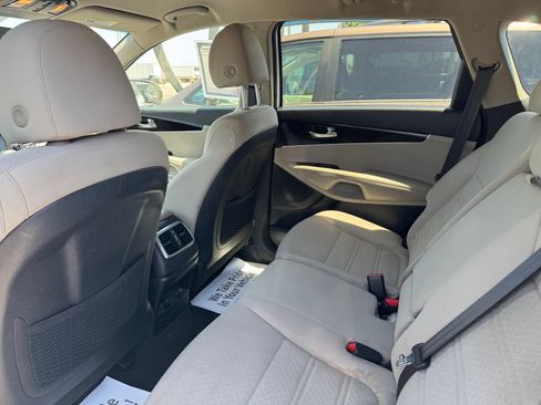 Used 2020 Kia Sorento LX FWD image 14