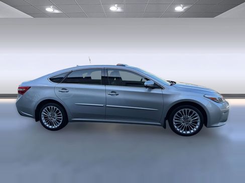 Used 2018 Toyota Avalon Limited image 8