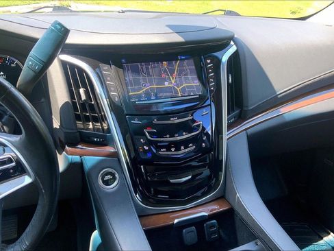 Used 2020 Cadillac Escalade Premium Luxury w/ LPO, Radiant Package AWD/4WD image 6