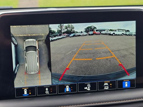Used 2021 GMC Yukon AT4 w/ Rear Media and Nav Package AWD/4WD image 13