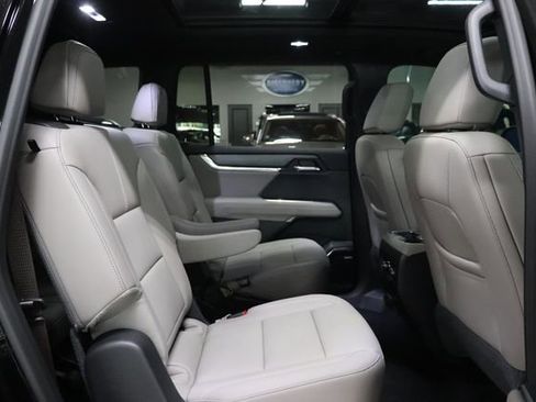 Used 2026 GMC Acadia Elevation w/ Elevation Premium Package FWD image 21