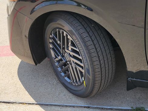 New 2027 Nissan Sentra SV w/ Floor Mat Package FWD image 9