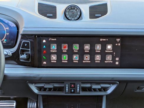 Certified 2025 Porsche Cayenne Coupe AWD/4WD image 24