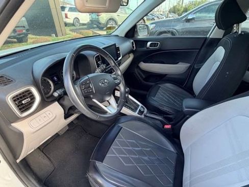 Used 2022 Hyundai Venue SEL image 10