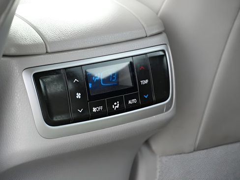 Used 2015 Toyota Highlander XLE AWD/4WD image 17
