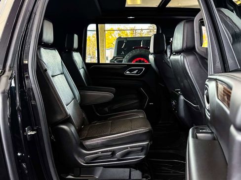 Used 2021 Chevrolet Suburban High Country w/ Premium Package image 31