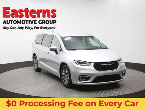 Used 2023 Chrysler Pacifica Touring-L FWD image 52