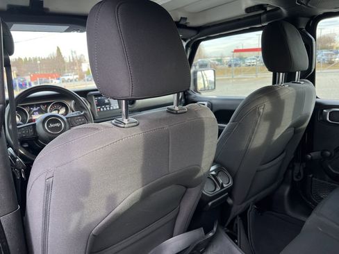 Used 2023 Jeep Gladiator Sport w/ Off Road Group image 19