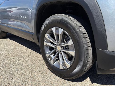 Used 2025 Chevrolet Equinox LT AWD/4WD image 25