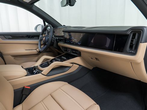 New 2026 Porsche Cayenne S image 22