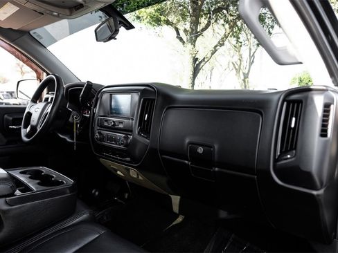 Used 2018 Chevrolet Silverado 1500 Custom w/ Custom Value Package image 9