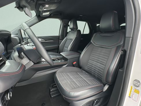 Used 2025 Ford Explorer ST-Line w/ ST-Line Street Pack AWD/4WD image 13