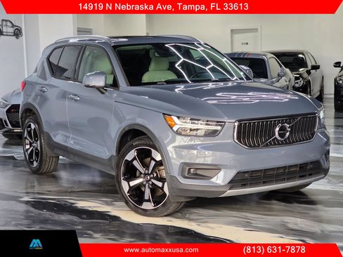 Used 2021 Volvo XC40 T5 Momentum w/ Premium Package AWD/4WD image 2