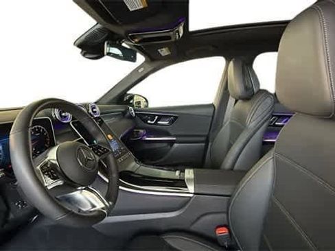 Used 2025 Mercedes-Benz GLC 300 4MATIC image 4