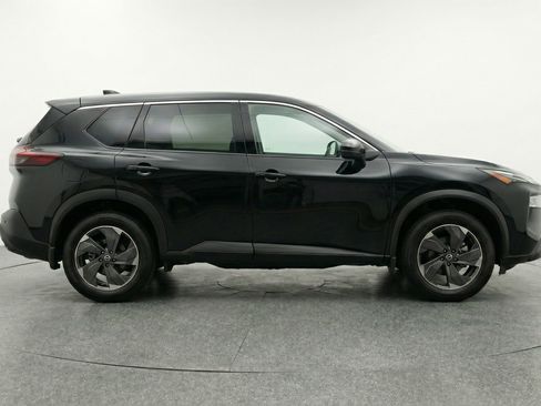 Used 2025 Nissan Rogue SV image 11