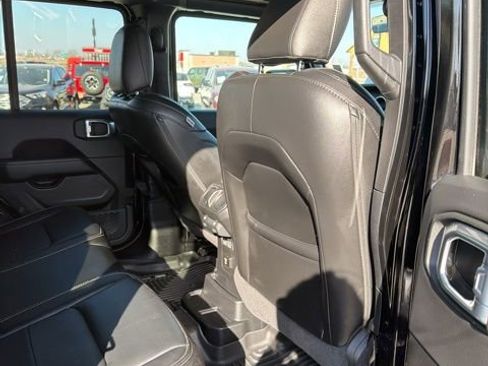 Used 2021 Jeep Wrangler Unlimited Sahara AWD/4WD image 19