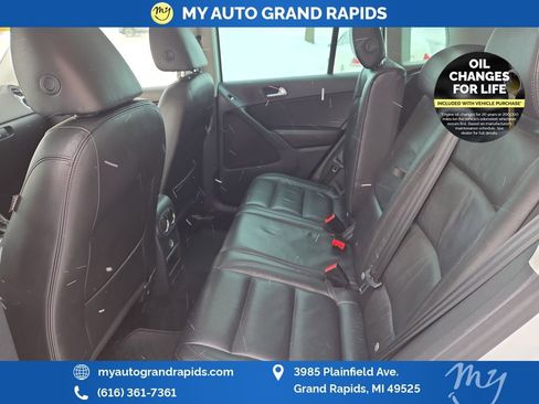 Used 2017 Volkswagen Tiguan Sport image 29