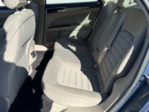 Used 2019 Ford Fusion SE image 13