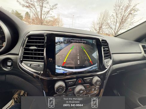 Used 2020 Jeep Grand Cherokee Altitude image 22