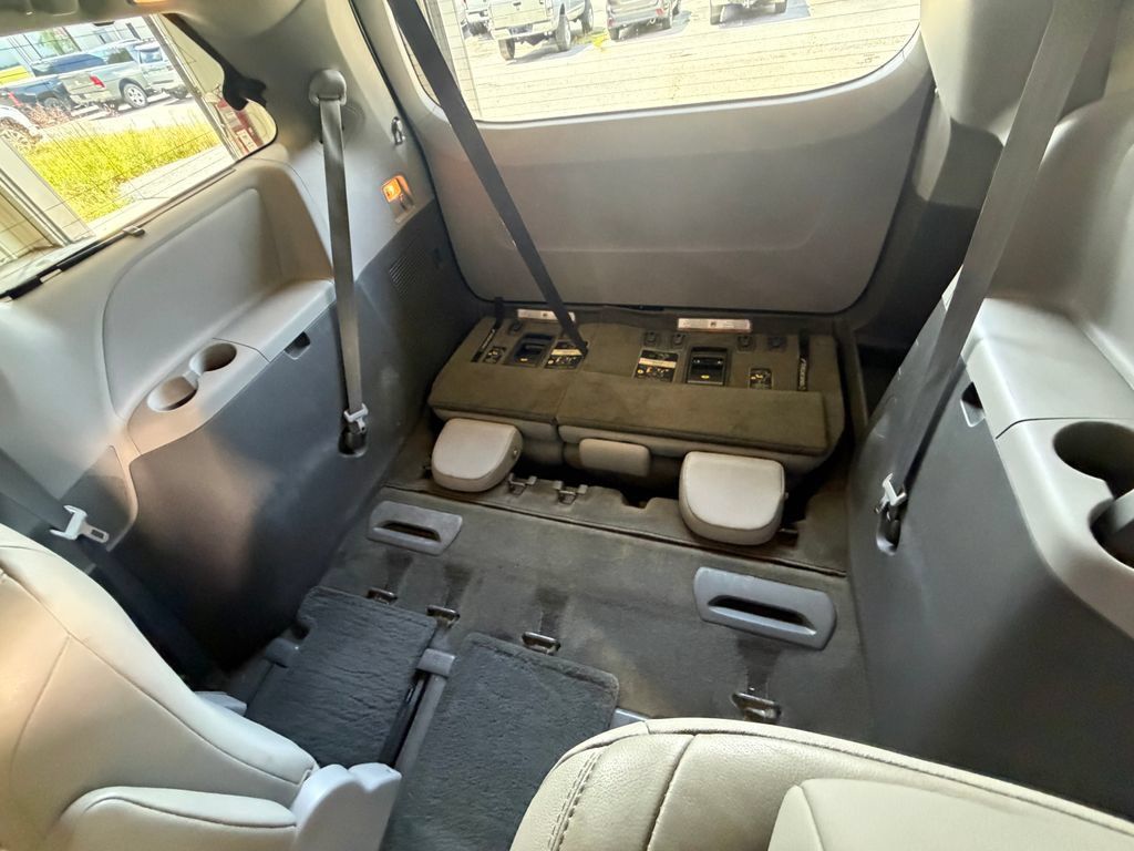 Used 2015 Toyota Sienna XLE AWD/4WD image 22