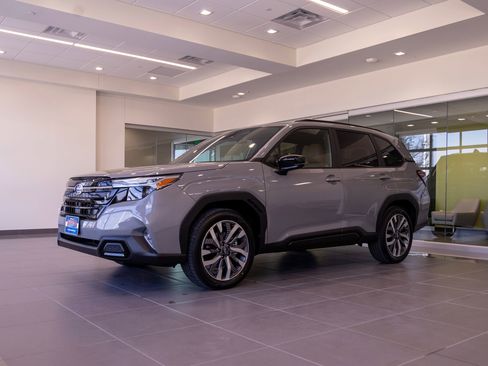 Used 2024 Subaru Crosstrek 2.0i Premium w/ Crosstrek Mirror Package image 38