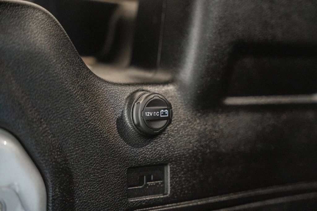 Used 2022 Jeep Wrangler Unlimited Sport AWD/4WD image 9