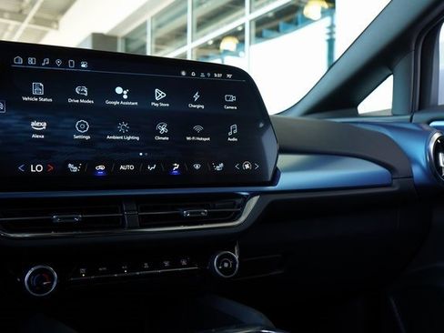 New 2025 Chevrolet Equinox EV LT image 17