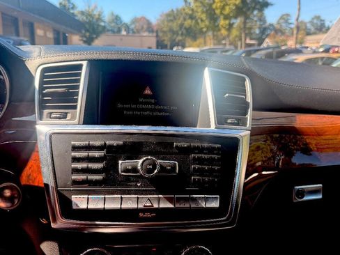 Used 2014 Mercedes-Benz GL 550 4MATIC image 37