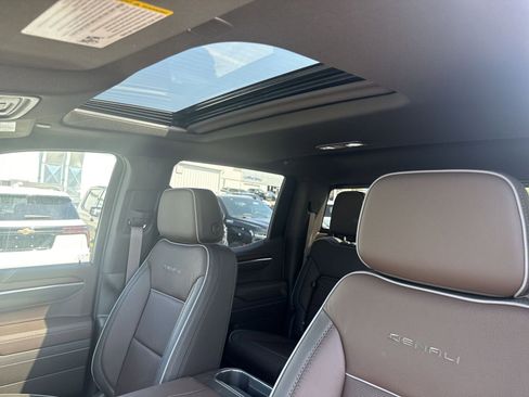 New 2026 GMC Sierra 1500 Denali w/ Denali Reserve Package AWD/4WD image 18