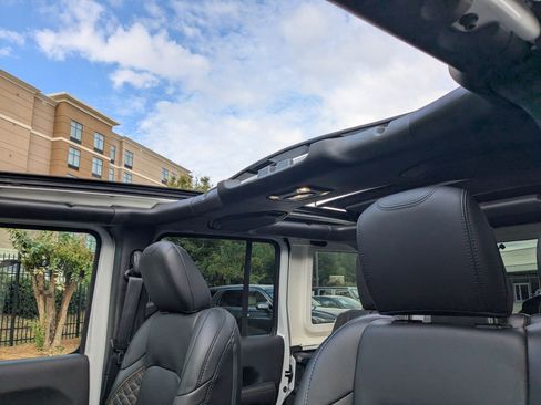 Used 2021 Jeep Wrangler Unlimited Sahara image 16