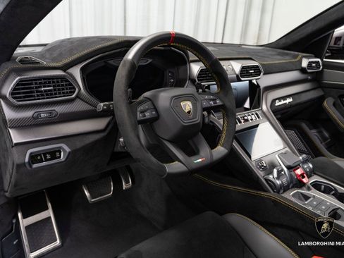 Used 2024 Lamborghini Urus Performante image 41