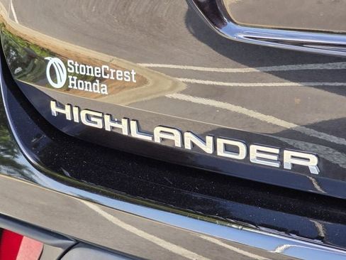 Used 2021 Toyota Highlander XLE AWD/4WD image 42